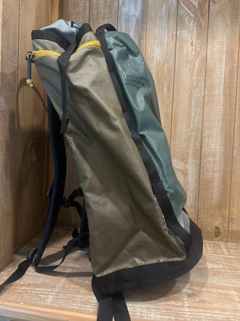 Mountain Hardwear Tuolumne 35L Unisex Backpack Green Utility Hiking Outdoor New
